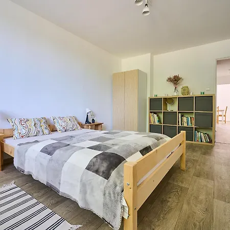 582 By Interhome