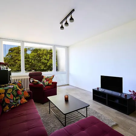 582 By Interhome *