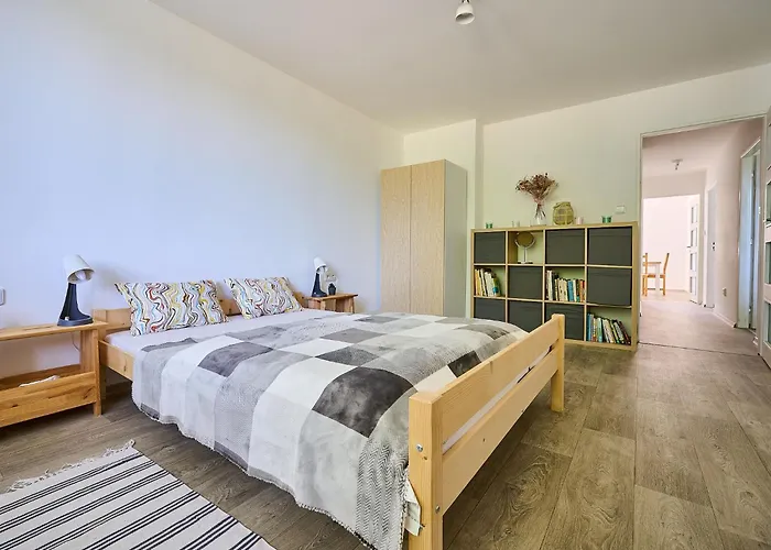 582 By Interhome